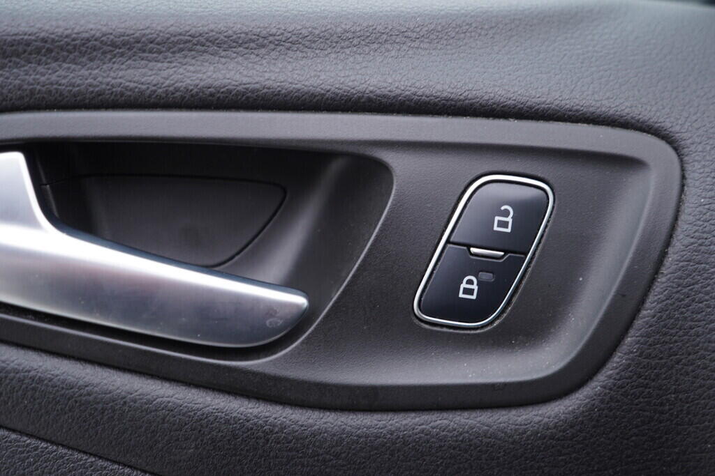 OV190V09093_21.webp_KUGA ST-Line  1.5 EcoBoost 110 kW manuál