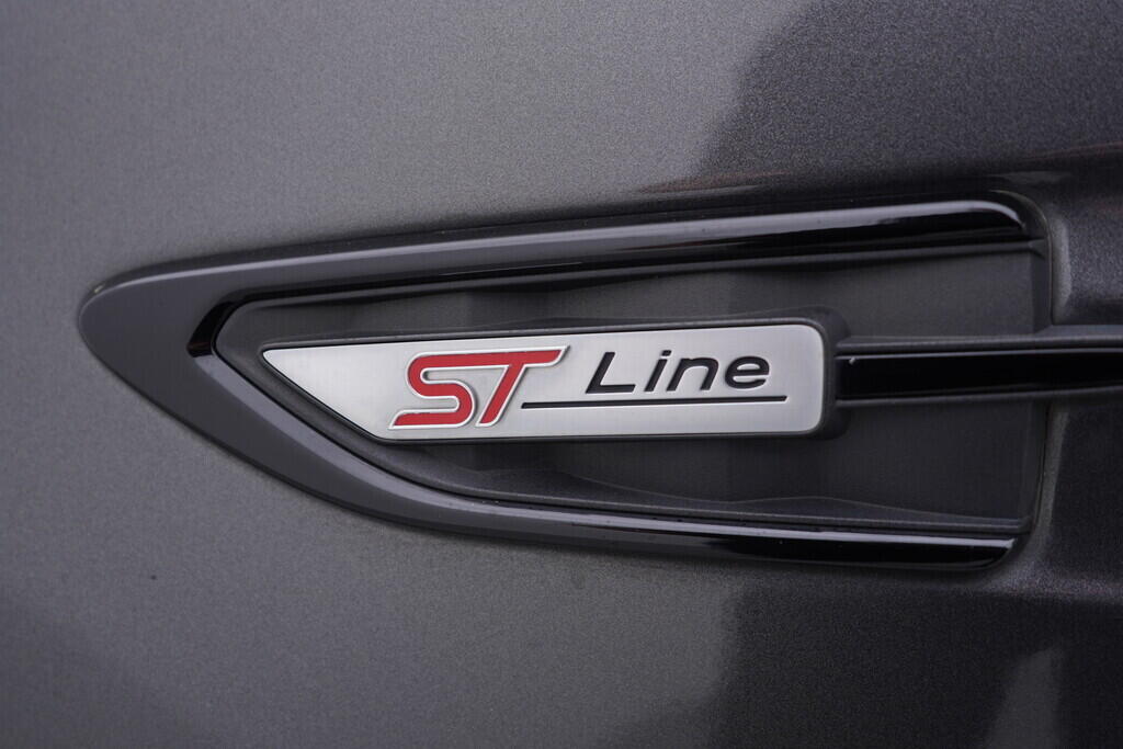 OV190V09093_40.webp_KUGA ST-Line  1.5 EcoBoost 110 kW manuál