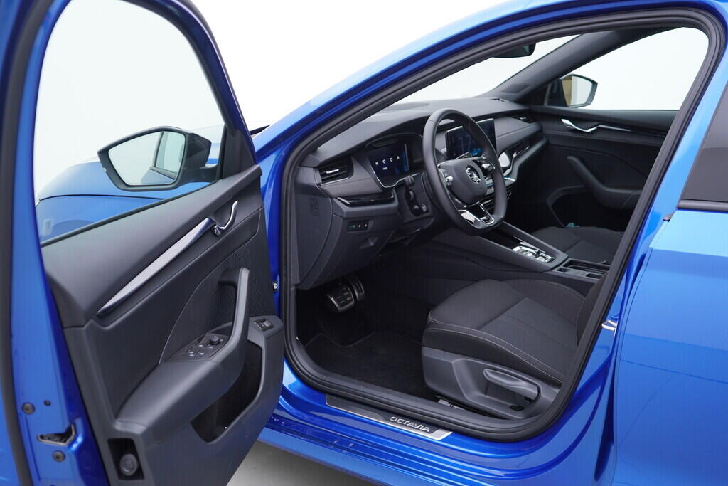 OV190V09100_18.webp_OCTAVIA SportLine 2.0 TDI 110 kW automat, DPH