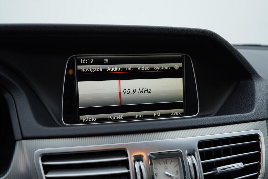 OV190V09119_29.webp_E350  3.0  185 kW automat