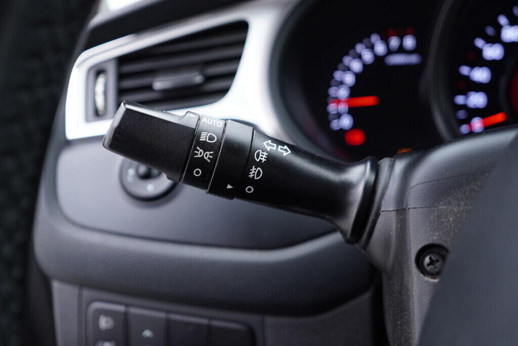 OV190V09122_23.webp_CEED Platinum Edition 1.0  88 kW manuál