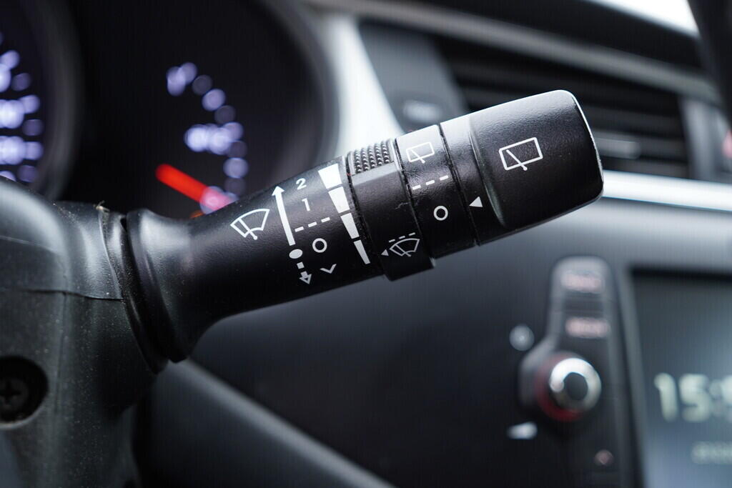 OV190V09122_24.webp_CEED Platinum Edition 1.0  88 kW manuál