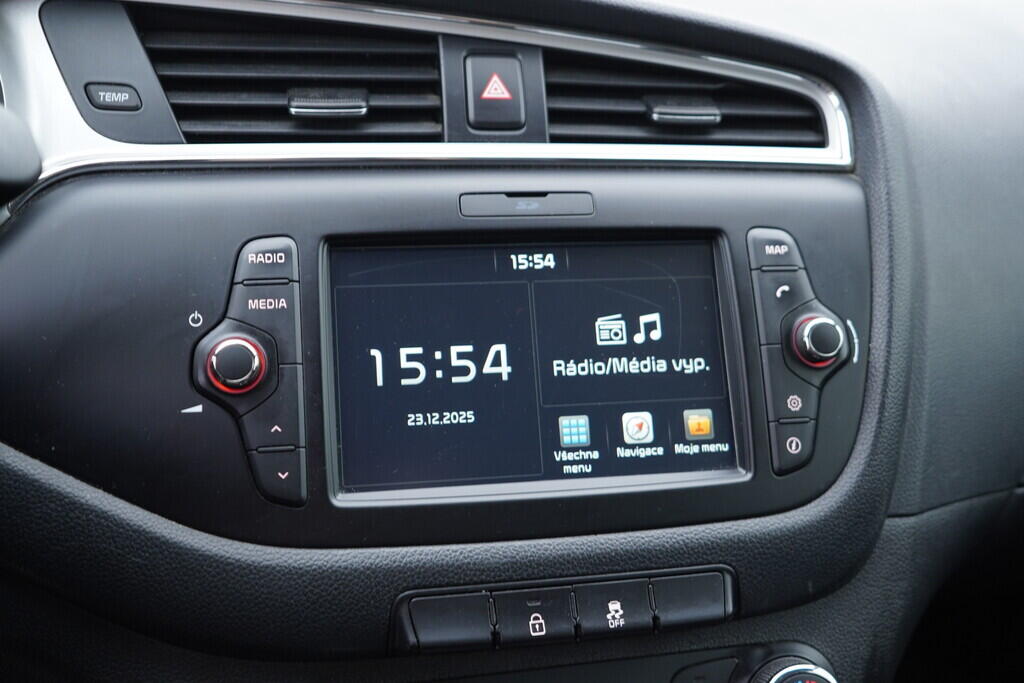 OV190V09122_28.webp_CEED Platinum Edition 1.0  88 kW manuál