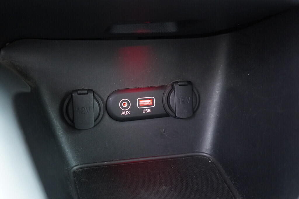 OV190V09122_32.webp_CEED Platinum Edition 1.0  88 kW manuál