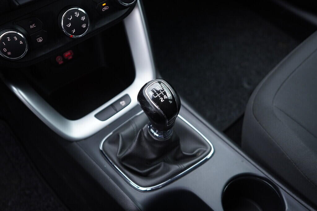 OV190V09122_33.webp_CEED Platinum Edition 1.0  88 kW manuál