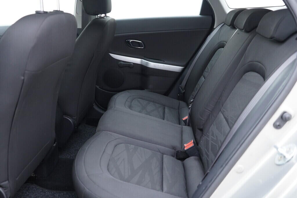 OV190V09122_35.webp_CEED Platinum Edition 1.0  88 kW manuál