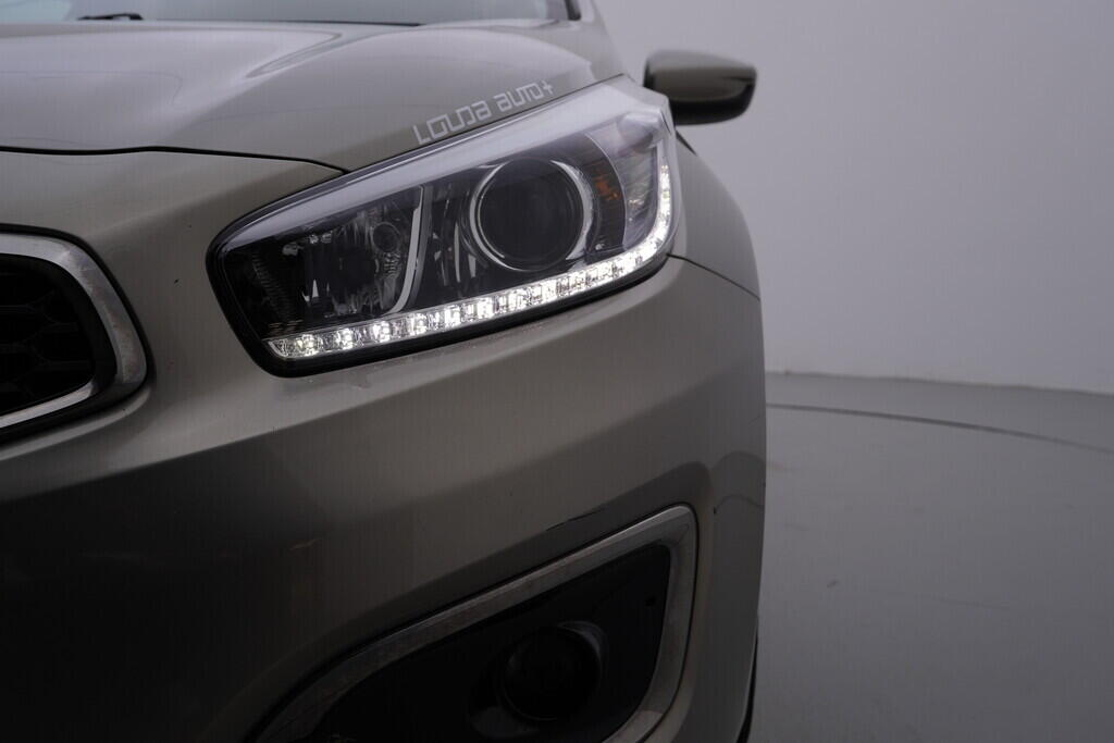 OV190V09122_41.webp_CEED Platinum Edition 1.0  88 kW manuál