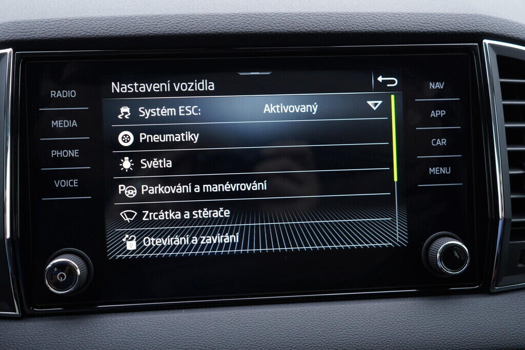 OV190V09128_33.webp_KAROQ Ambition 2.0 TDI 110 kW automat, DPH