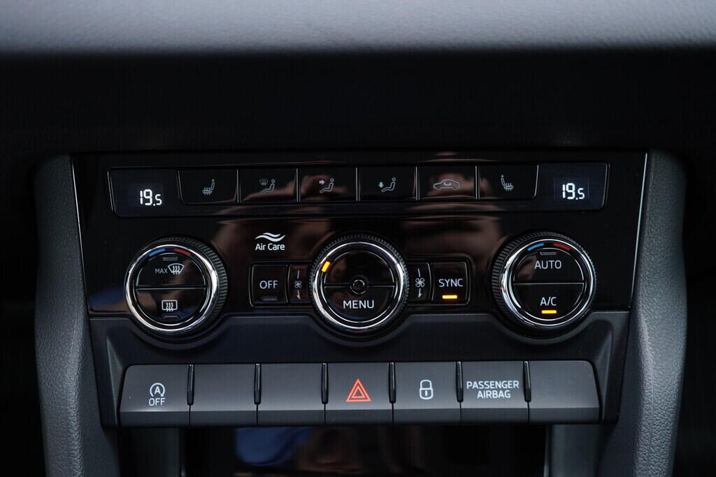 OV190V09128_37.webp_KAROQ Ambition 2.0 TDI 110 kW automat, DPH