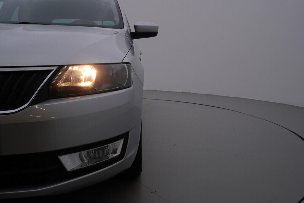 OV190V09139_37.webp_RAPID Ambition 1.2 TSI 63 kW manuál, DPH