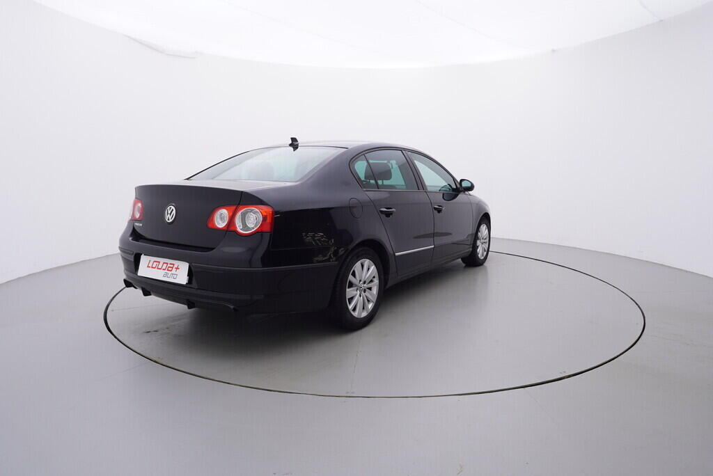 OV190V09140_14.webp_PASSAT Trendline 1.9 TDI 77 kW manuál