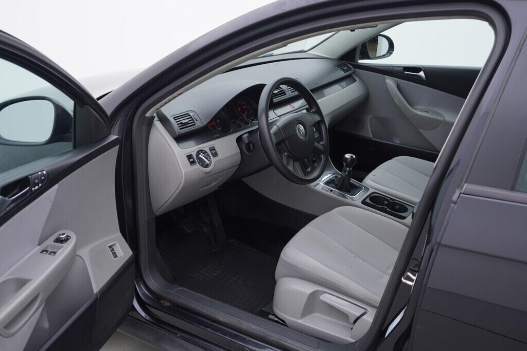 OV190V09140_18.webp_PASSAT Trendline 1.9 TDI 77 kW manuál