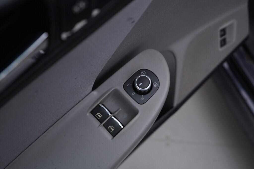 OV190V09140_20.webp_PASSAT Trendline 1.9 TDI 77 kW manuál