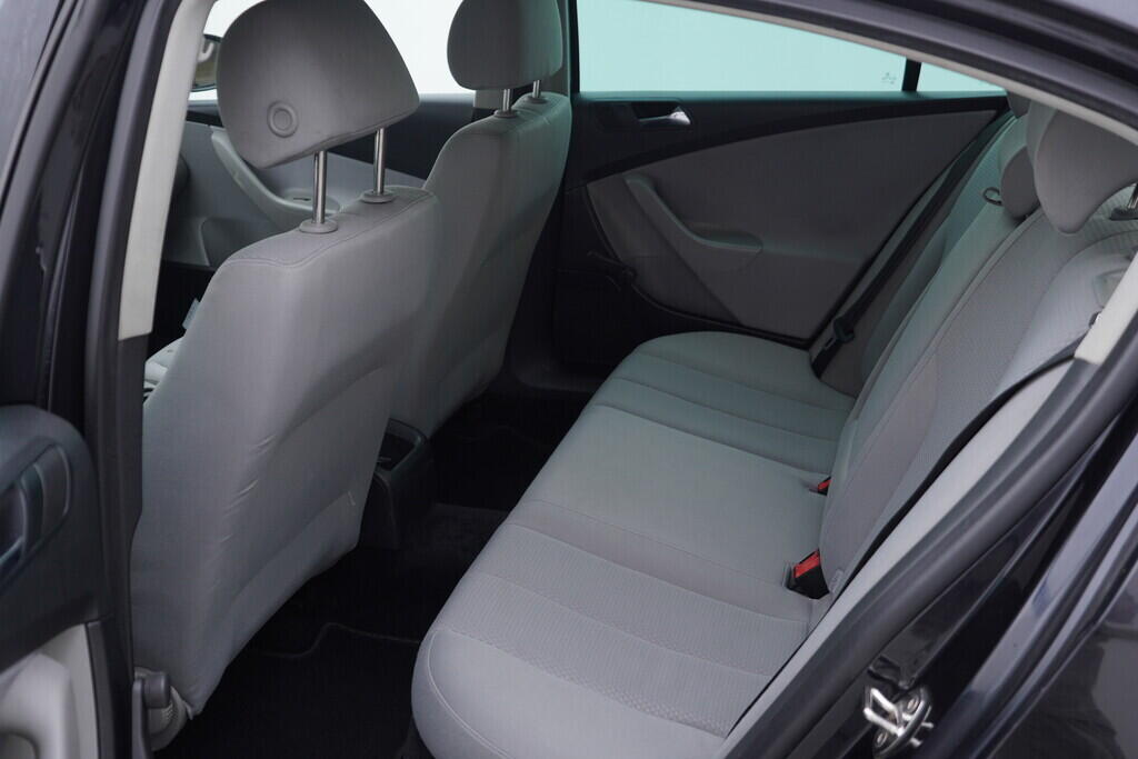 OV190V09140_36.webp_PASSAT Trendline 1.9 TDI 77 kW manuál