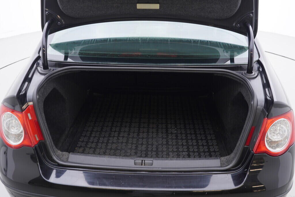 OV190V09140_38.webp_PASSAT Trendline 1.9 TDI 77 kW manuál