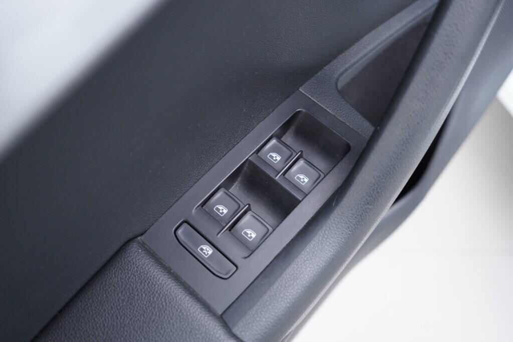 OV190V09146_20.webp_OCTAVIA Ambition 1.0 TSI 85 kW manuál