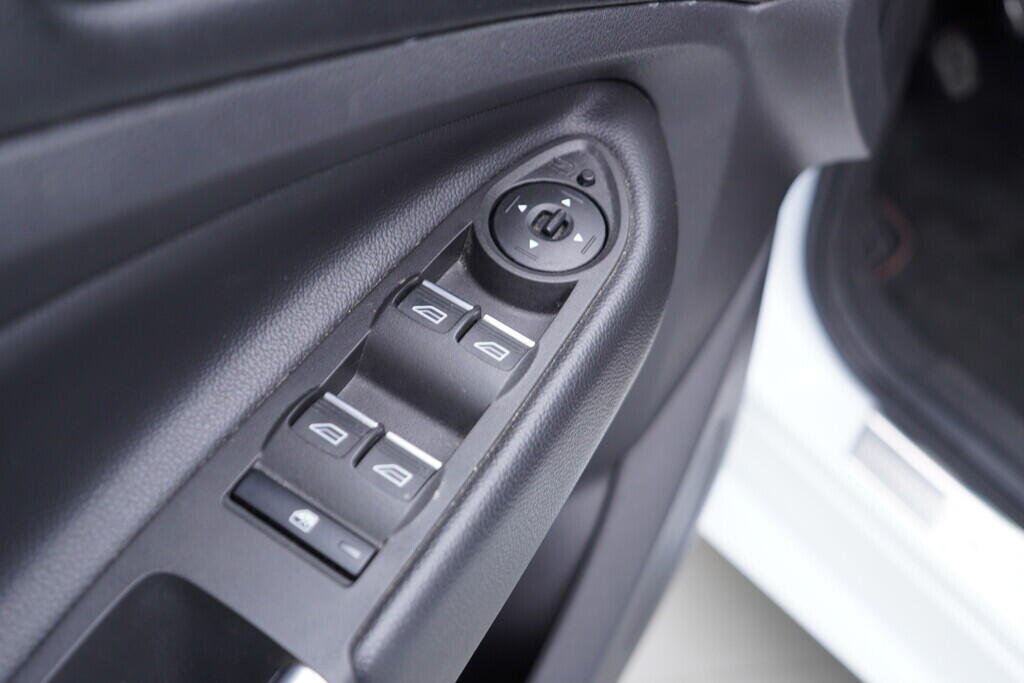 OV190V09149_20.webp_KUGA ST-Line 1.5  110 kW manuál