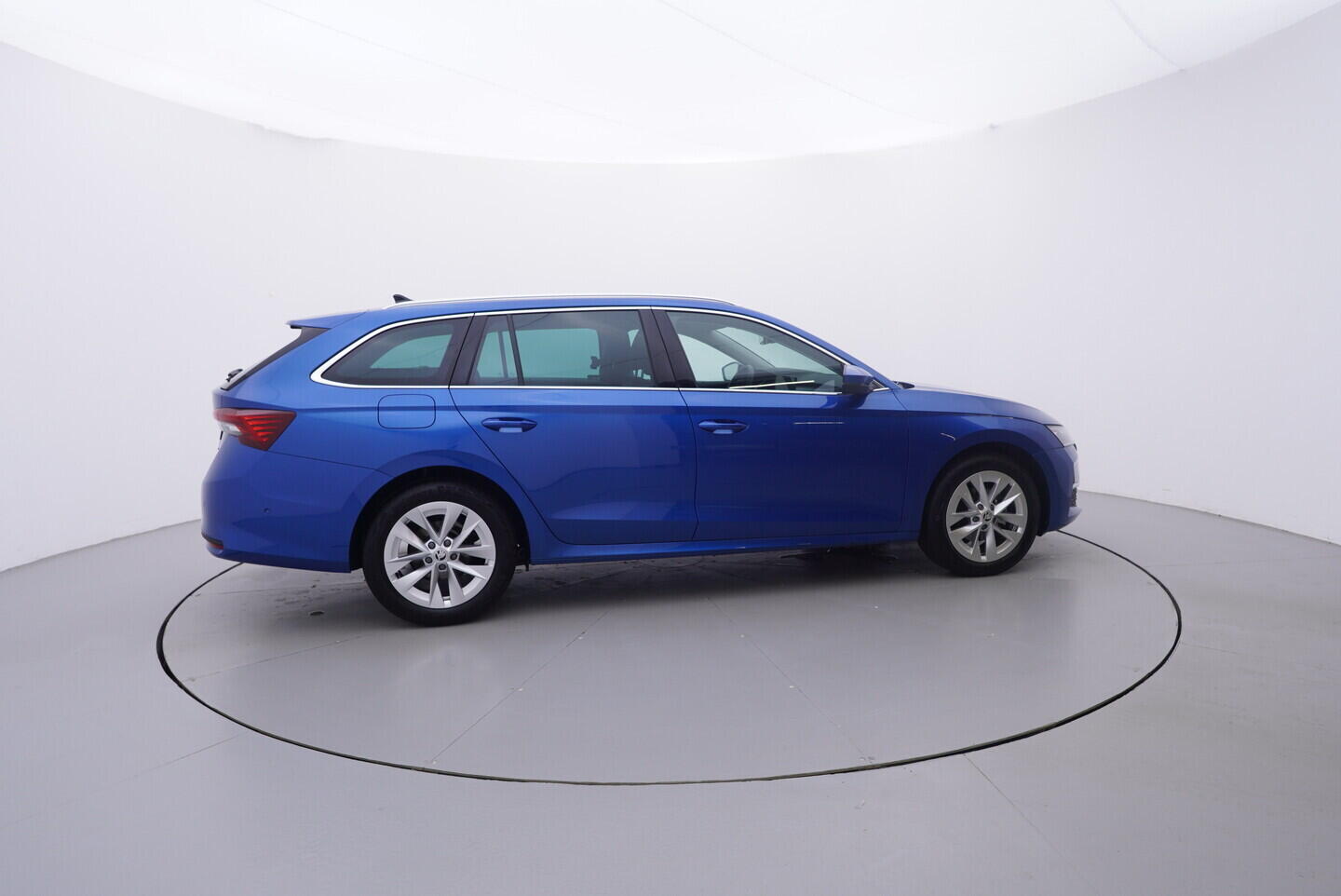 OV190V09150_15.webp_OCTAVIA Top Selection 2.0 TDI 85 kW manuál, DPH