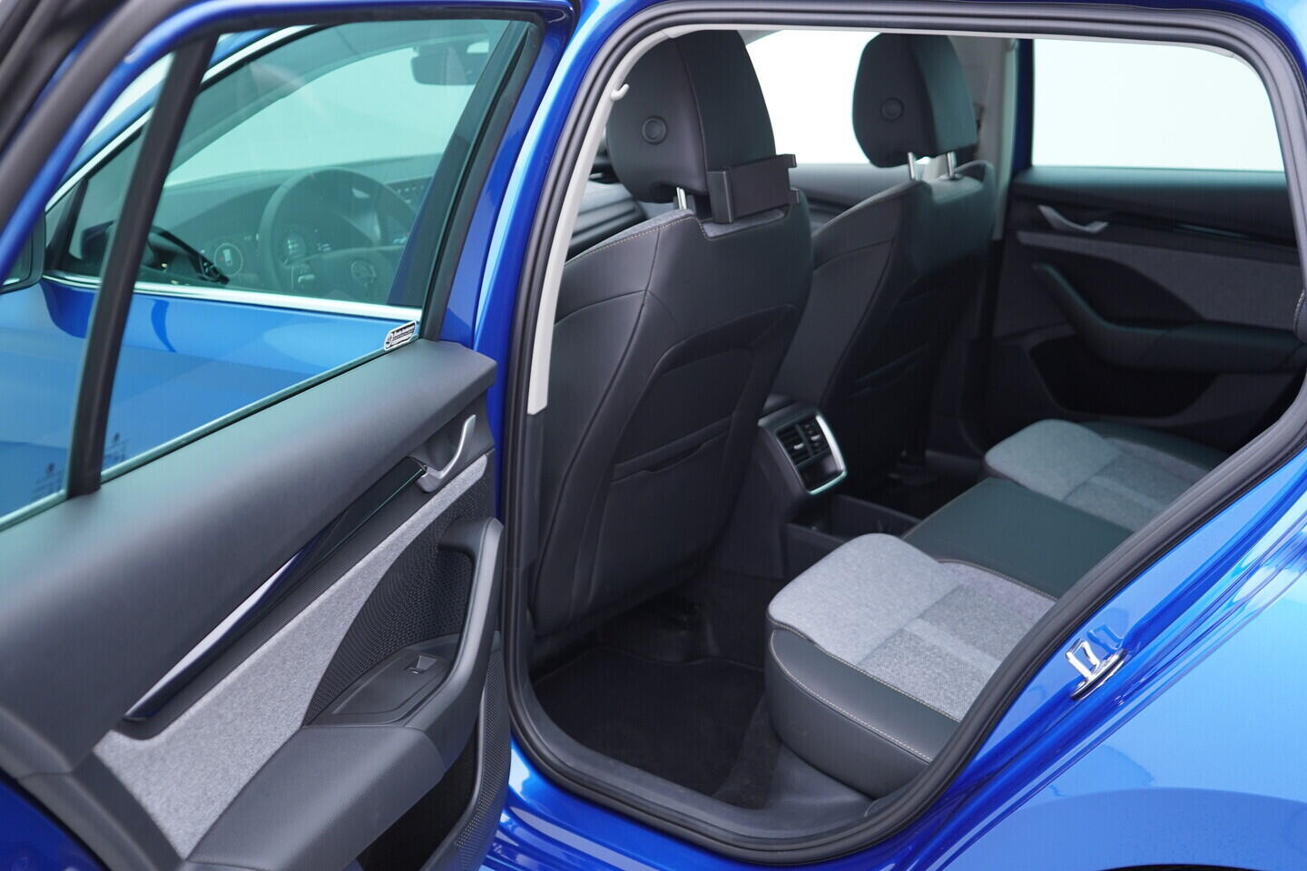 OV190V09150_37.webp_OCTAVIA Top Selection 2.0 TDI 85 kW manuál, DPH