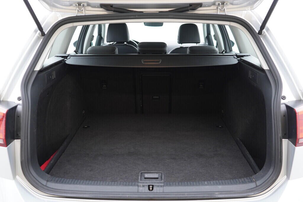 OV190V09154_38.webp_GOLF VARIANT Comfortline 1.6 TDI 81 kW automat