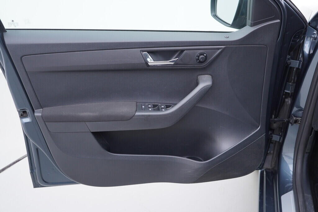 OV190V09157_19.webp_FABIA Ambition 1.2 TSI 66 kW manuál