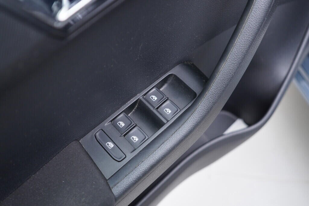 OV190V09157_20.webp_FABIA Ambition 1.2 TSI 66 kW manuál