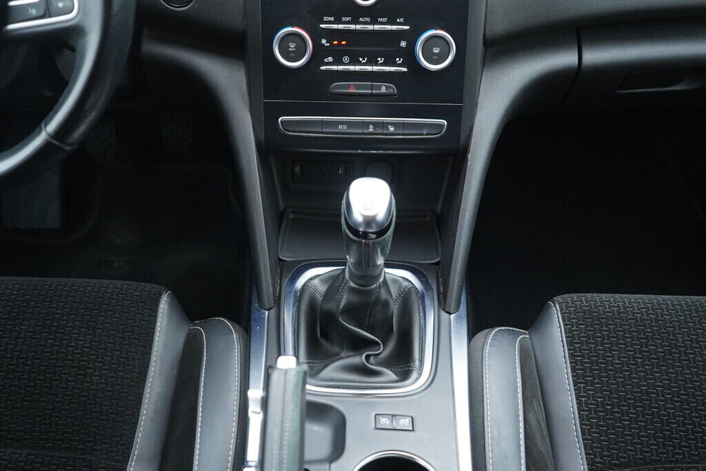 OV190V09158_33.webp_MÉGANE Energy Intens 1.5  81 kW manuál