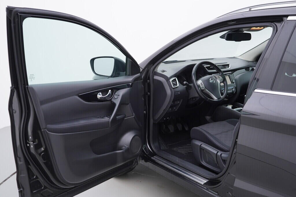 OV190V09159_18.webp_QASHQAI N-Connecta 4x4 1.6  96 kW manuál