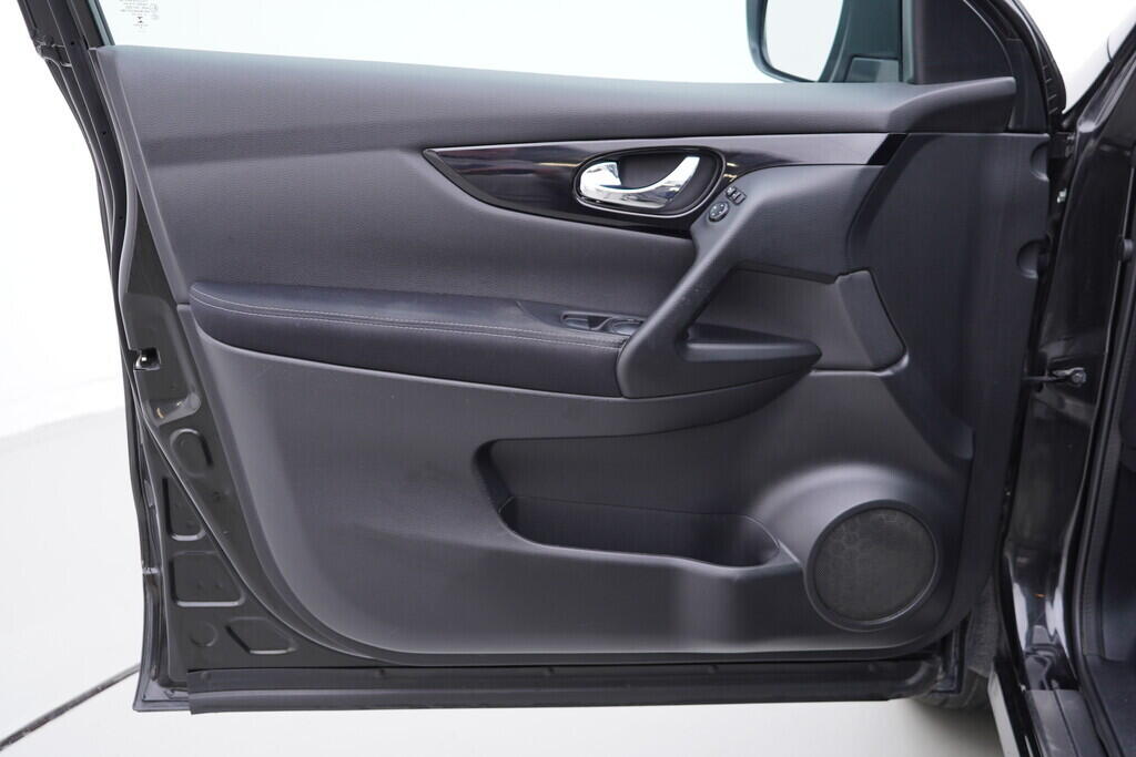 OV190V09159_19.webp_QASHQAI N-Connecta 4x4 1.6  96 kW manuál