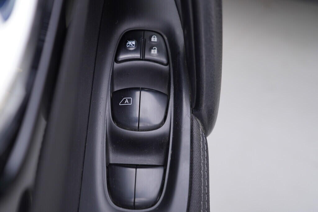 OV190V09159_20.webp_QASHQAI N-Connecta 4x4 1.6  96 kW manuál