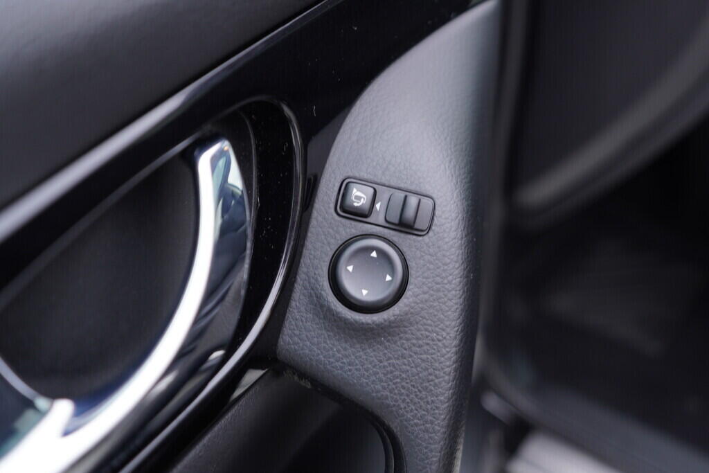 OV190V09159_21.webp_QASHQAI N-Connecta 4x4 1.6  96 kW manuál