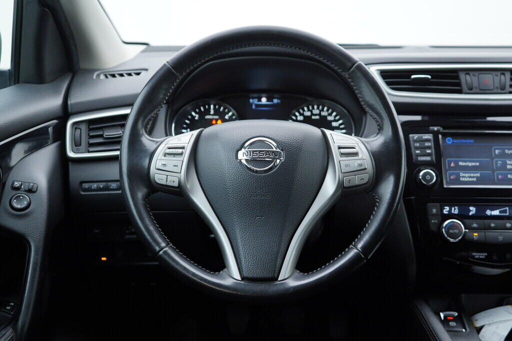 OV190V09159_27.webp_QASHQAI N-Connecta 4x4 1.6  96 kW manuál