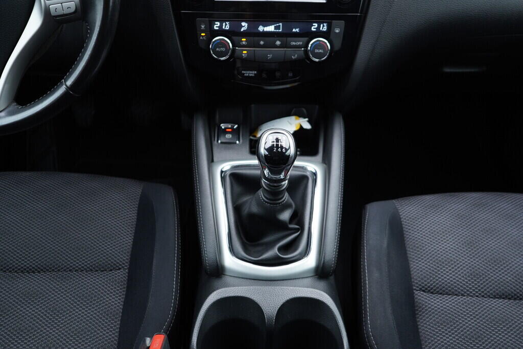 OV190V09159_32.webp_QASHQAI N-Connecta 4x4 1.6  96 kW manuál