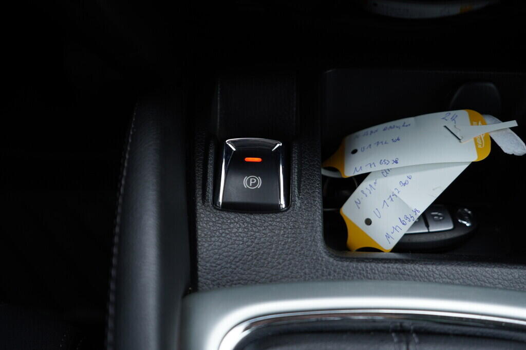 OV190V09159_33.webp_QASHQAI N-Connecta 4x4 1.6  96 kW manuál