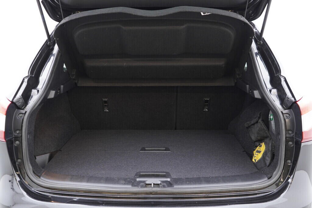 OV190V09159_36.webp_QASHQAI N-Connecta 4x4 1.6  96 kW manuál