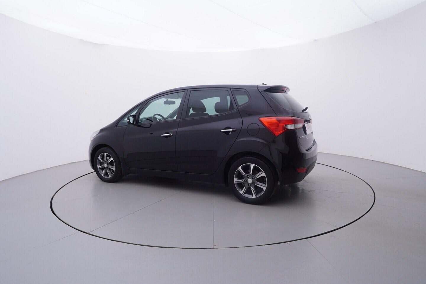 OV190V09160_12.webp_IX20 Comfort + 1.4  66 kW manuál