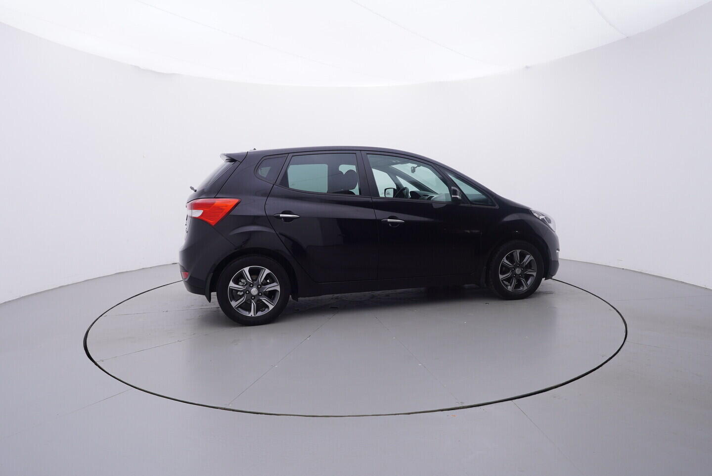 OV190V09160_15.webp_IX20 Comfort + 1.4  66 kW manuál