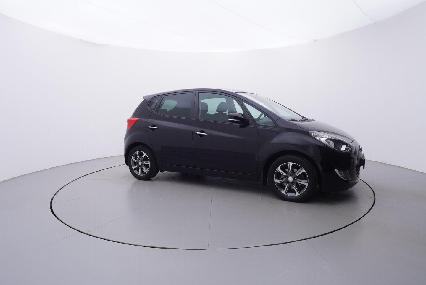 OV190V09160_16.webp_IX20 Comfort + 1.4  66 kW manuál