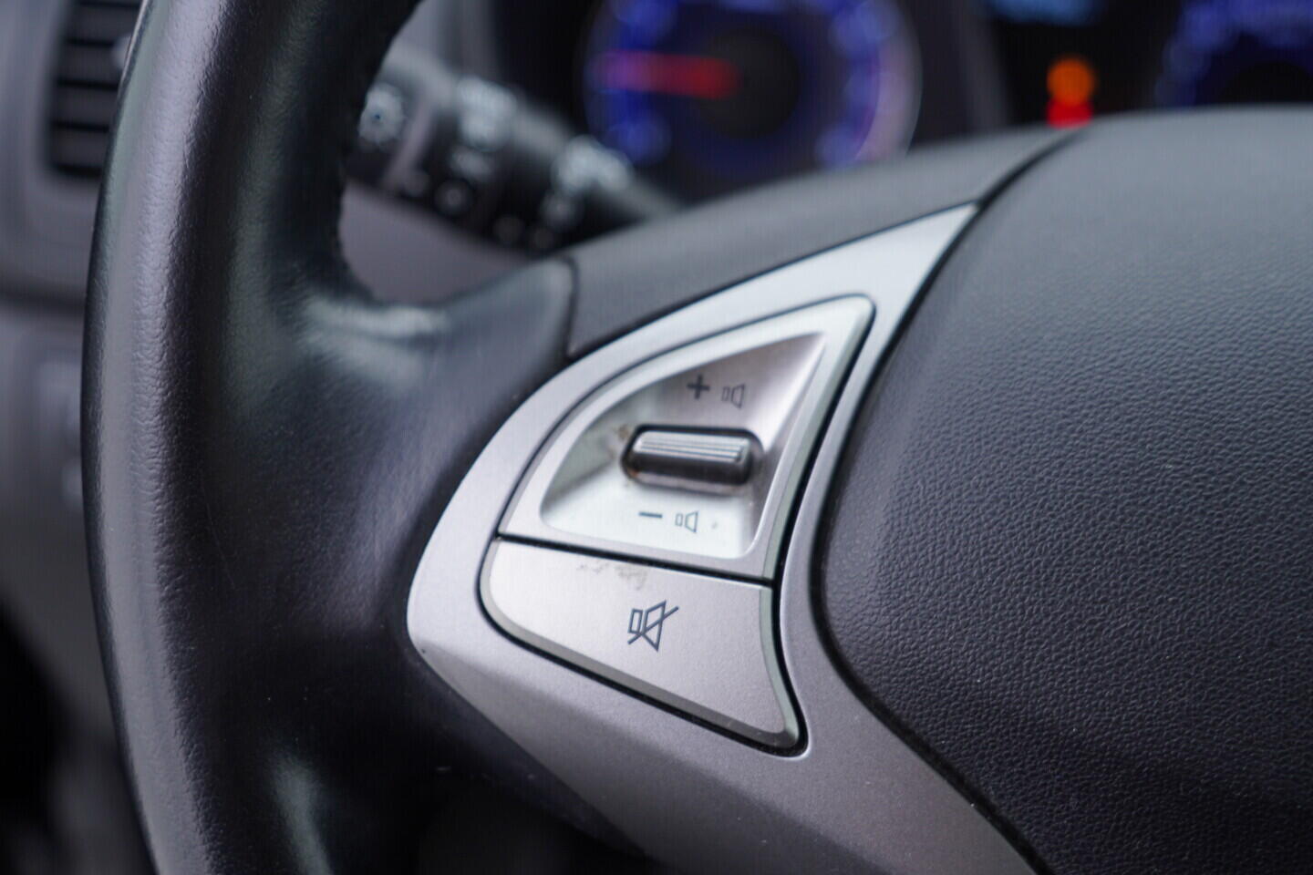 OV190V09160_25.webp_IX20 Comfort + 1.4  66 kW manuál