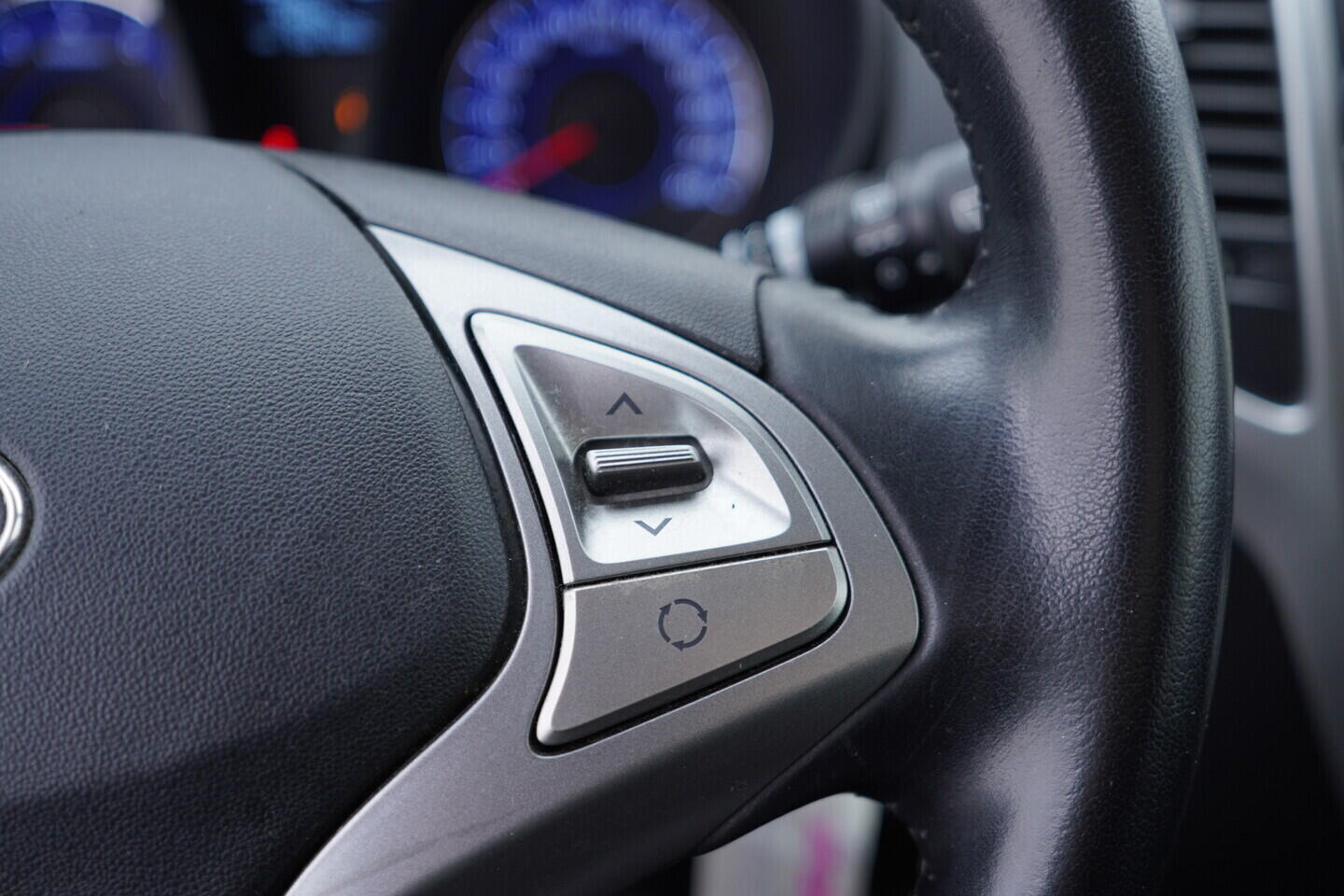 OV190V09160_26.webp_IX20 Comfort + 1.4  66 kW manuál