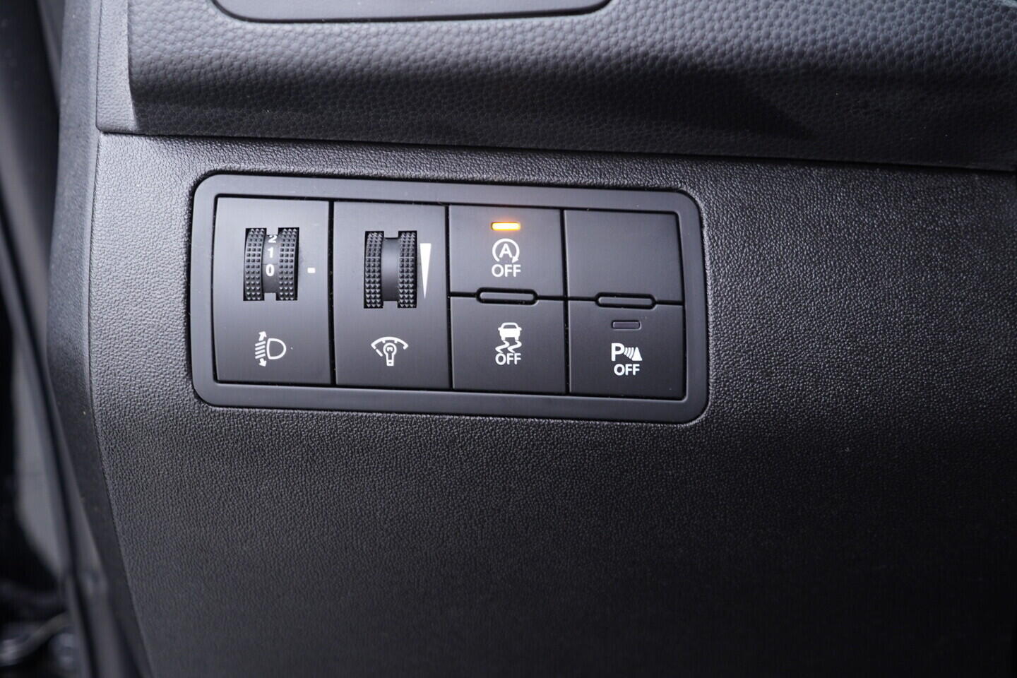 OV190V09160_29.webp_IX20 Comfort + 1.4  66 kW manuál