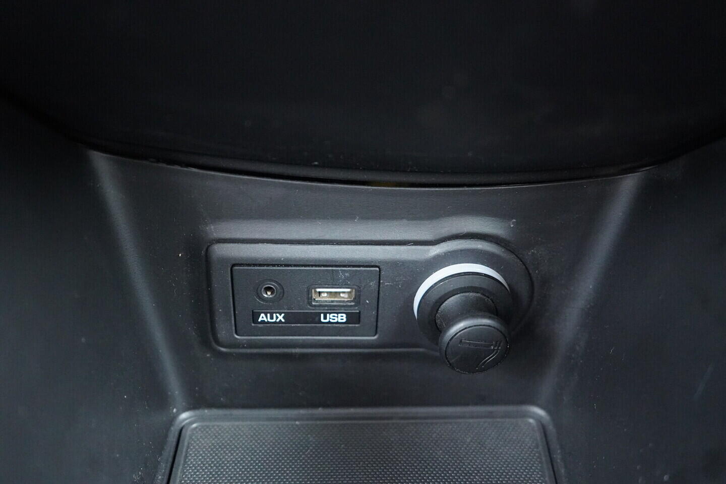 OV190V09160_35.webp_IX20 Comfort + 1.4  66 kW manuál