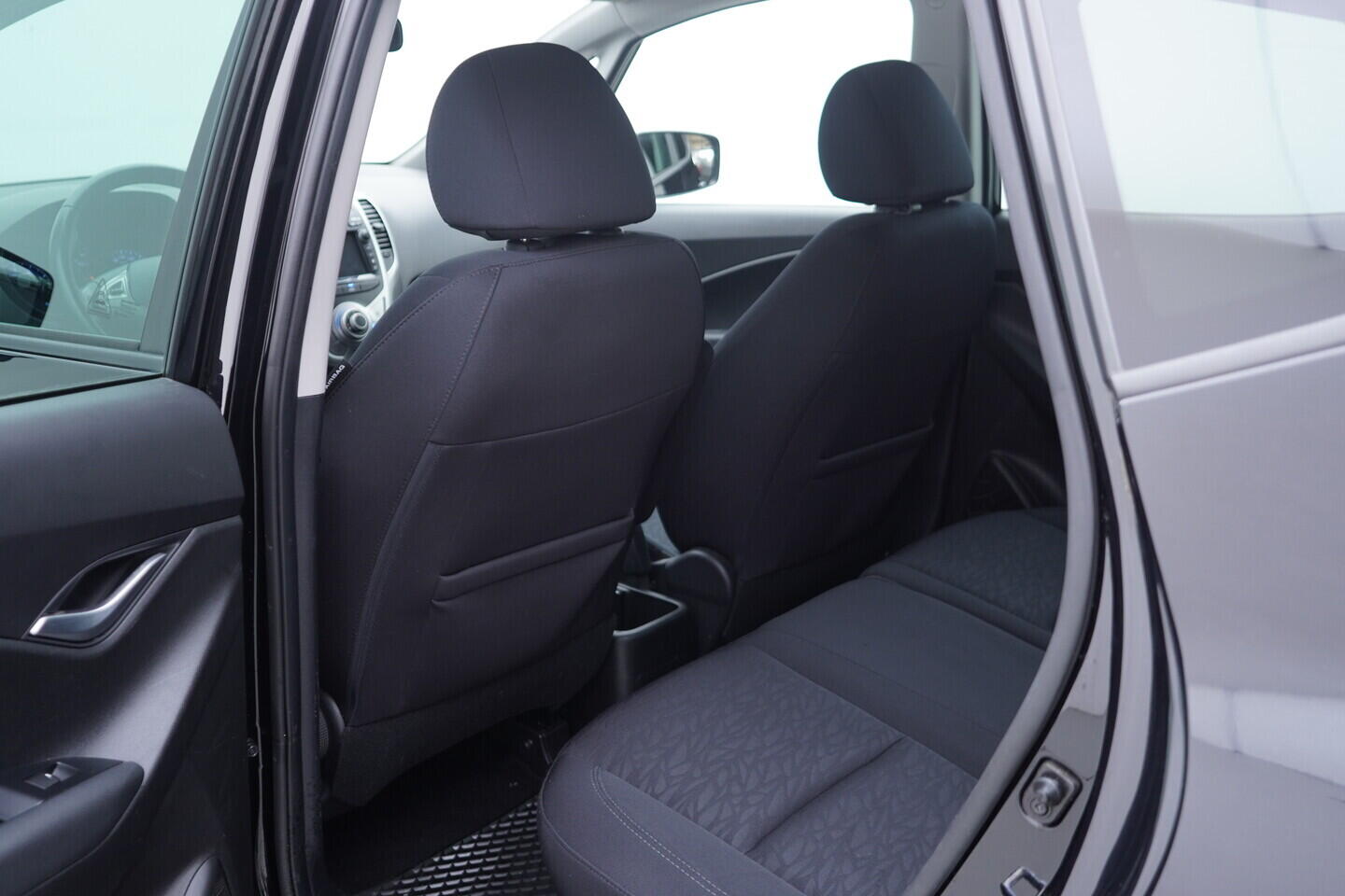 OV190V09160_37.webp_IX20 Comfort + 1.4  66 kW manuál