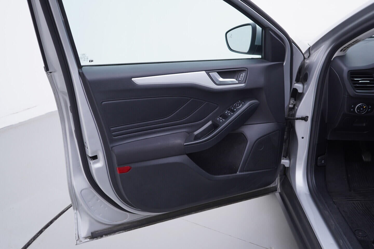 OV190V09168_19.webp_FOCUS Business 1.0  92 kW manuál, DPH