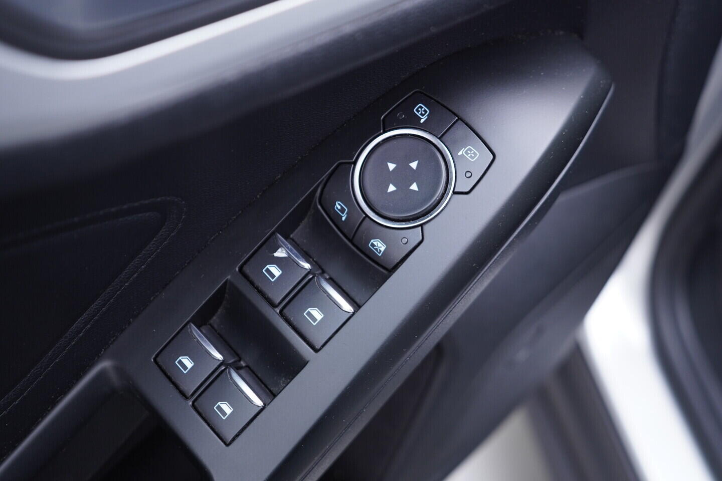 OV190V09168_20.webp_FOCUS Business 1.0  92 kW manuál, DPH