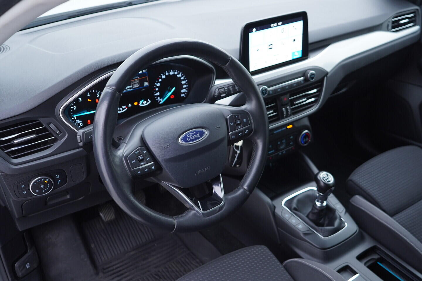 OV190V09168_21.webp_FOCUS Business 1.0  92 kW manuál, DPH