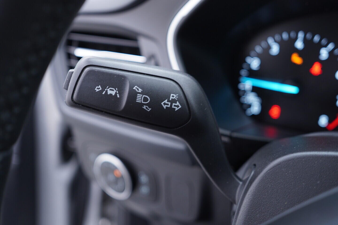 OV190V09168_23.webp_FOCUS Business 1.0  92 kW manuál, DPH