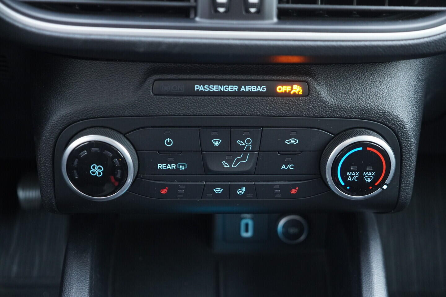 OV190V09168_35.webp_FOCUS Business 1.0  92 kW manuál, DPH