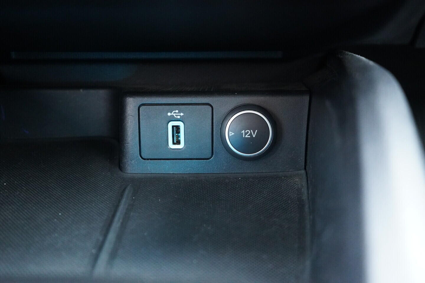 OV190V09168_36.webp_FOCUS Business 1.0  92 kW manuál, DPH