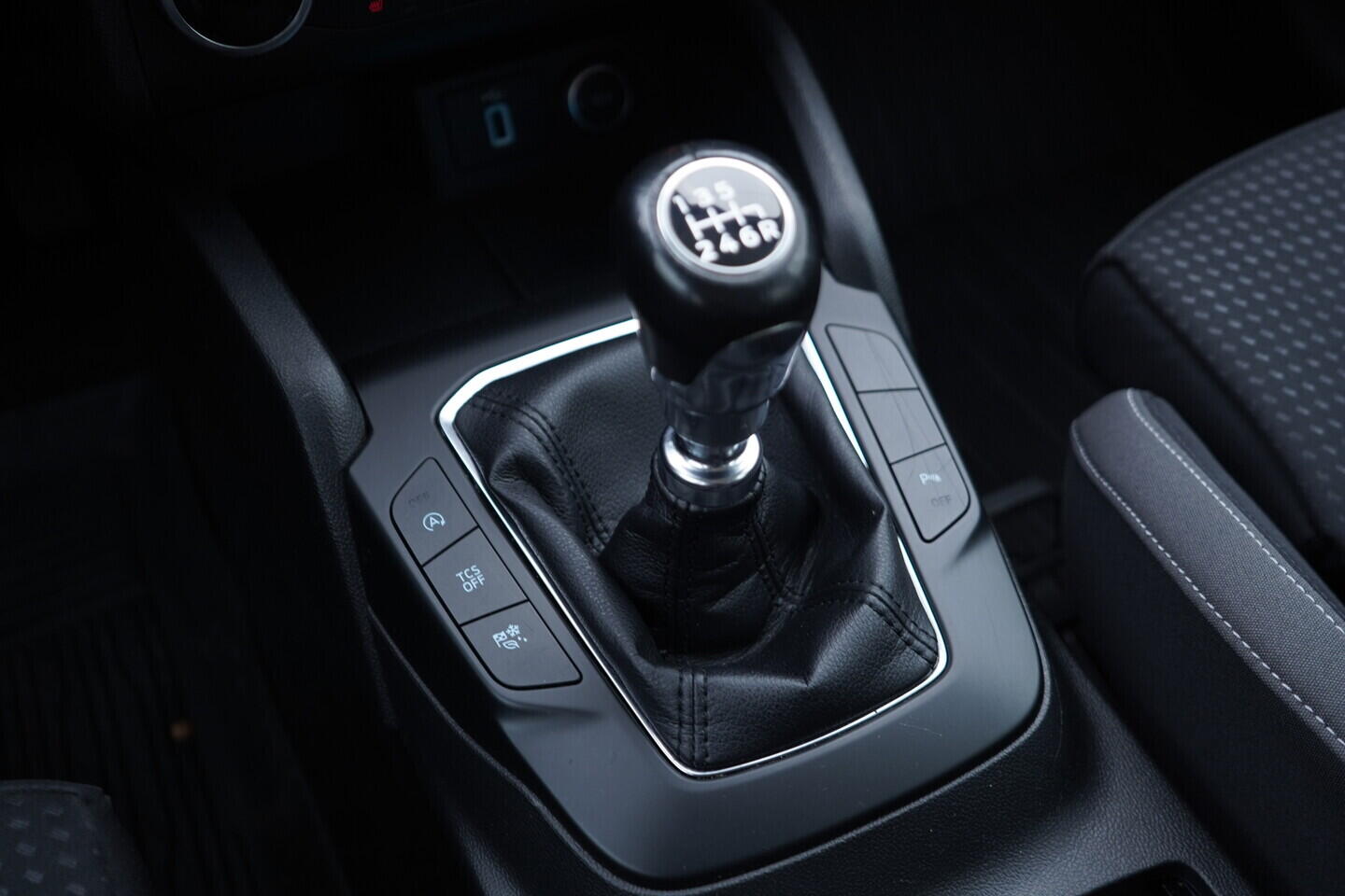 OV190V09168_37.webp_FOCUS Business 1.0  92 kW manuál, DPH